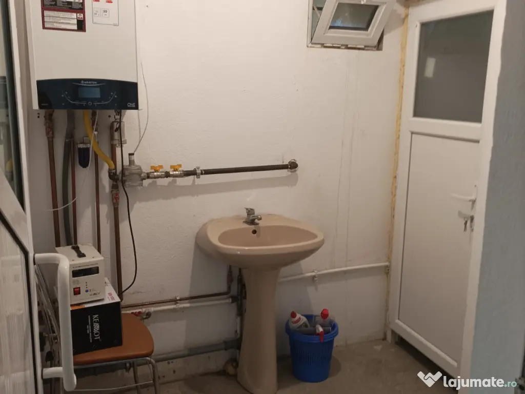 Spatiu Comercial de Inchiriat, 120mp, PLOIESTI, central 