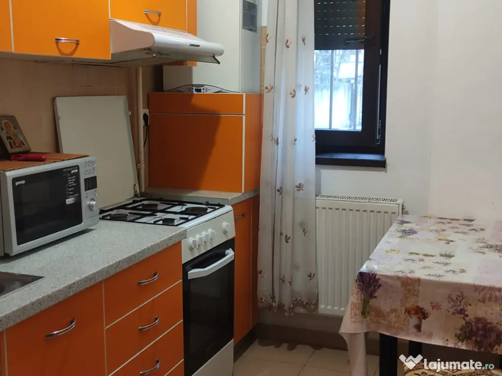 Închiriez garsonieră 