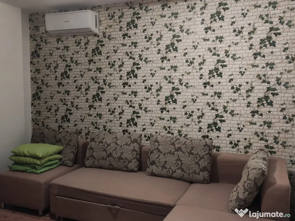 Închiriez garsonieră 