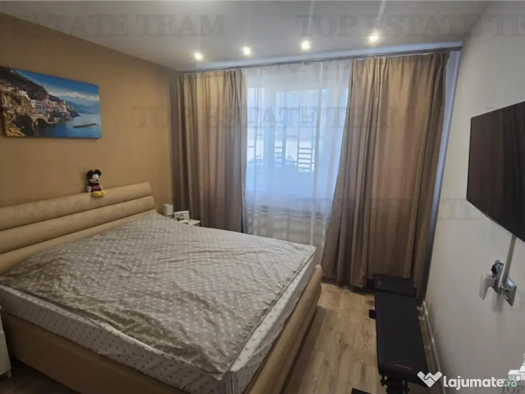 Apartament 3 camere centrala/renovat parcare ADP zona semice 