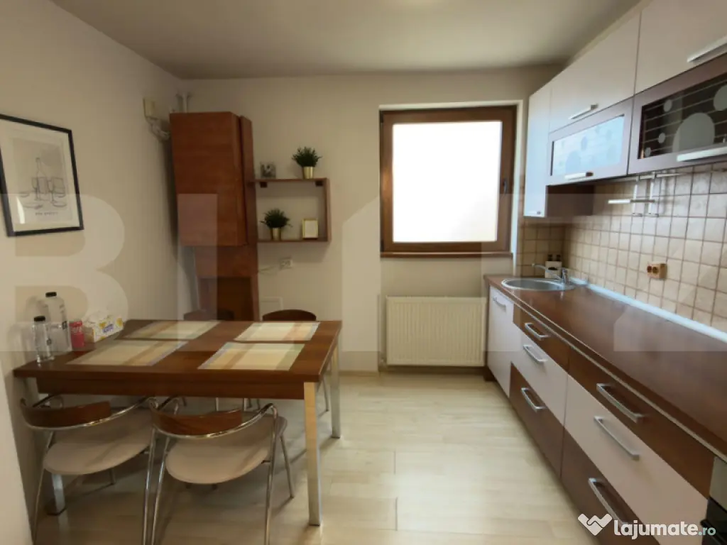 Apartament de Închiriat, 3 camere – 77 mp – Zonă Centr