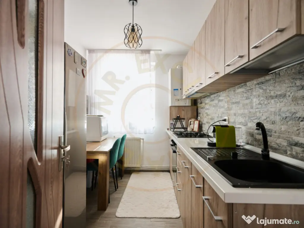 APARTAMENT 3 CAMERE SEMIDECOMANDAT CRAIOVEI 