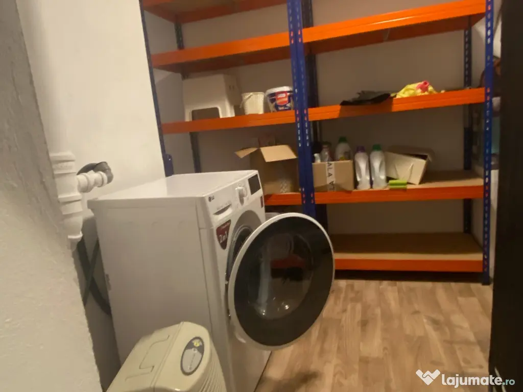 Apartament de inchiriat 3 camere, curte si centrala proprie zona 13 Septembrie 