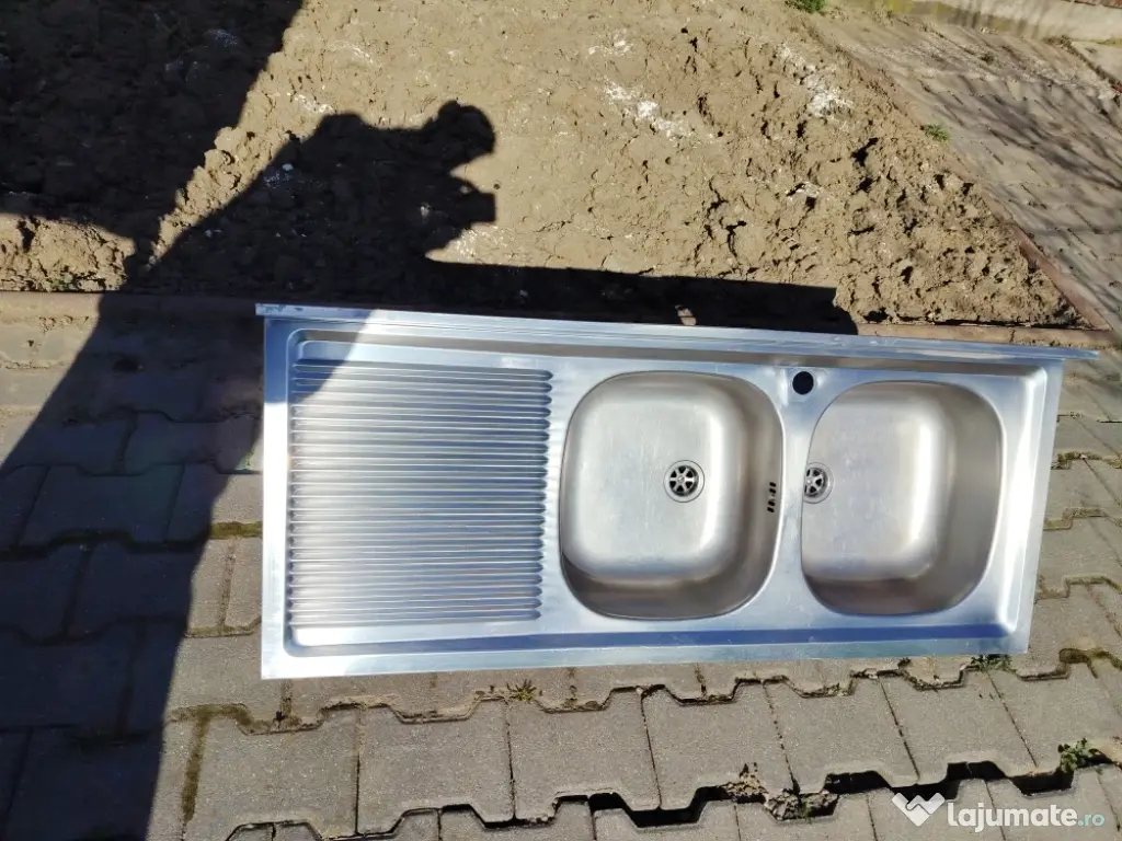 Vând chiuveta inox cu doua cuve și scurgător stare f.b. plus baterie inox cu robineți inox gama,,Delinia" 