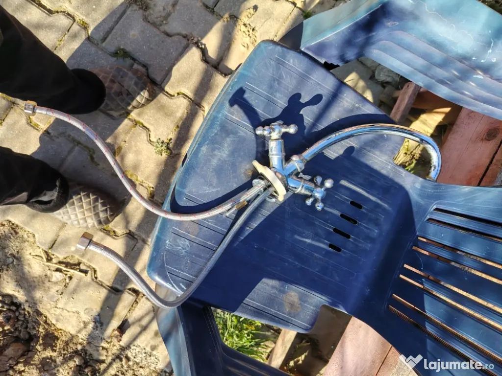 Vând chiuveta inox cu doua cuve și scurgător stare f.b. plus baterie inox cu robineți inox gama,,Delinia" 