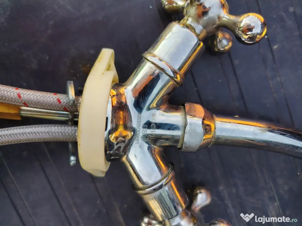 Vând chiuveta inox cu doua cuve și scurgător stare f.b. plus baterie inox cu robineți inox gama,,Delinia" 