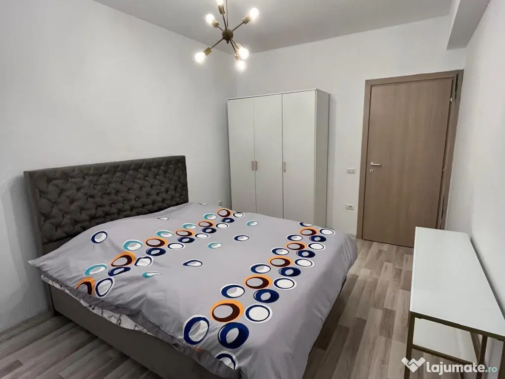 Închiriez apartament 