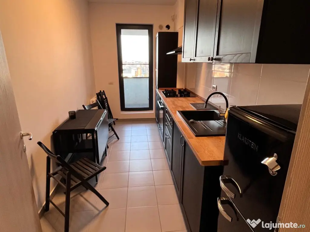 Închiriez apartament 