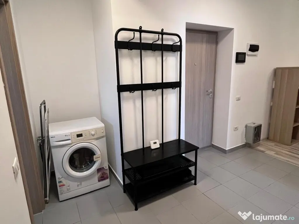 Închiriez apartament 