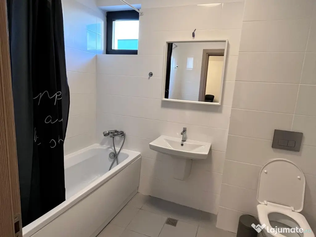 Închiriez apartament 
