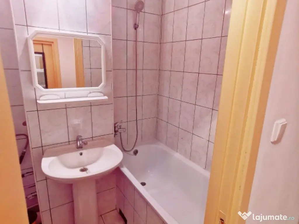 Garsoniera Pipa Sapca, et 3, mobilata, 1200 RON 