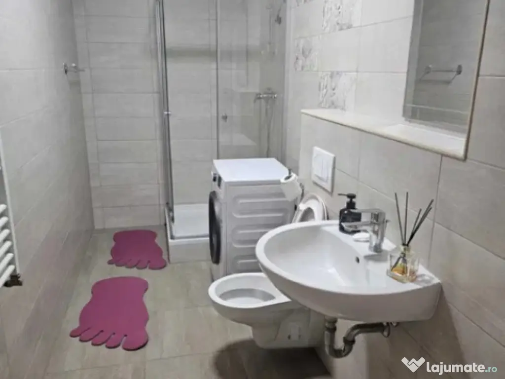 Apartament 2 camere, decomandat - zona Tractorul 