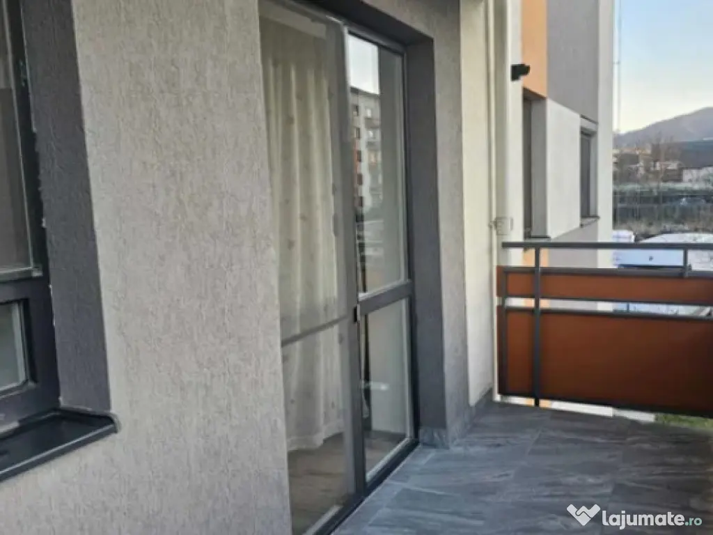 Apartament 2 camere, decomandat - zona Tractorul 