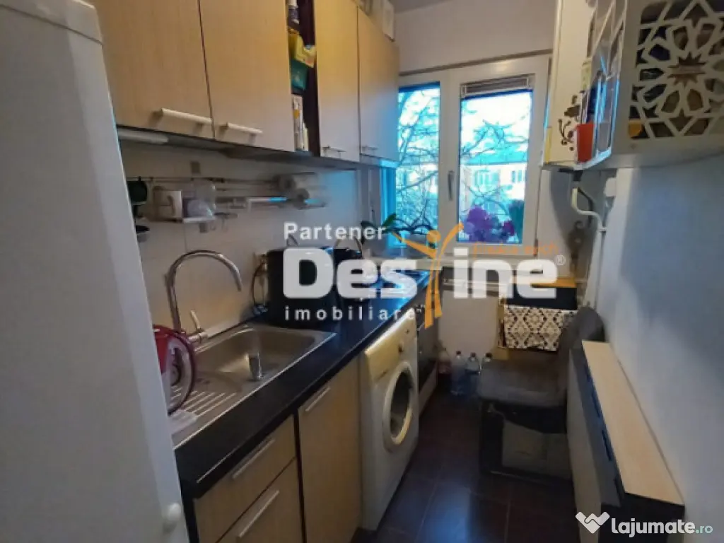 Apartament 2 camere 42 mp renovat cartier Smirodava Roman 