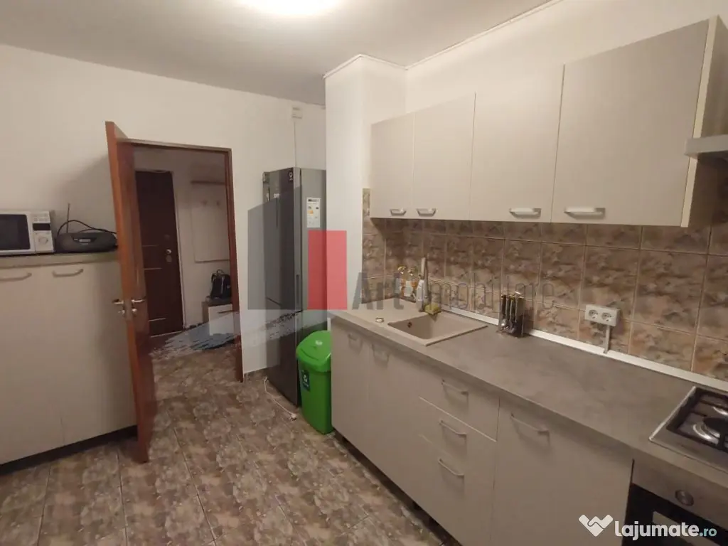 Închiriere apartament decomandat 3 camere - Bd. Lacul Te... 