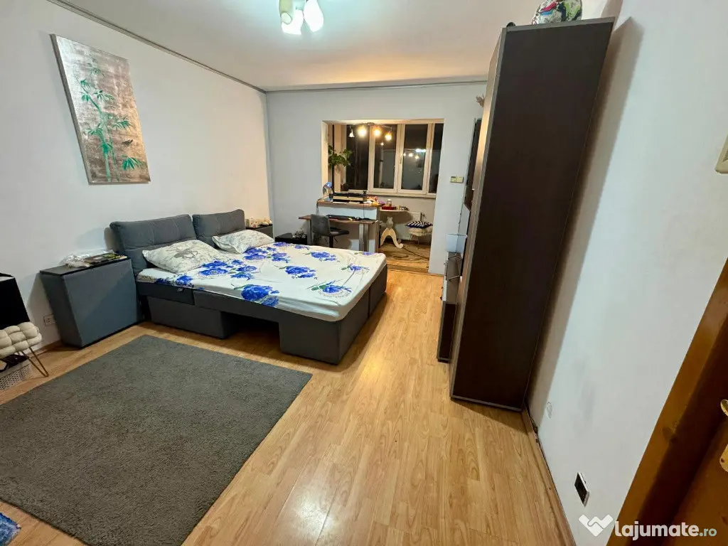 Apartament de 3 camere zona TRACTORUL 