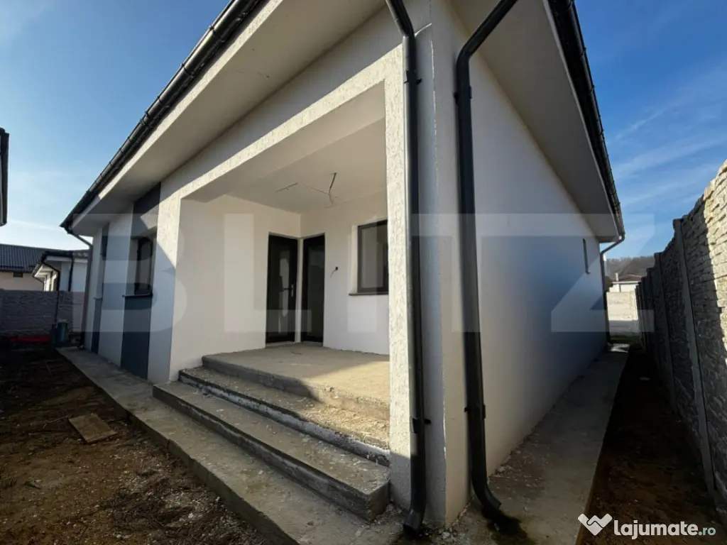 Casă parter 121 mp, 2 dormitoare, 331 mp teren, Leamna de J