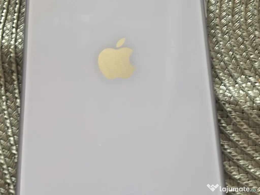 iPhone 11 foarte puțin folosit 