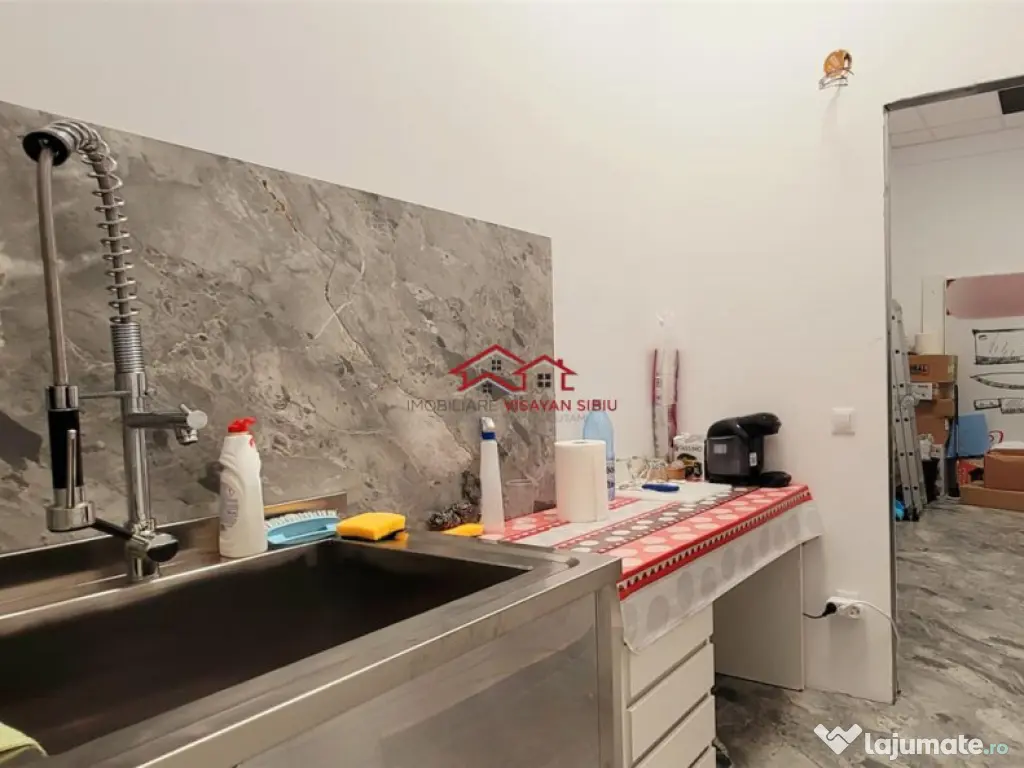 Spatiu comercial cu vitrina Doamna Stanca mall Selimbar 