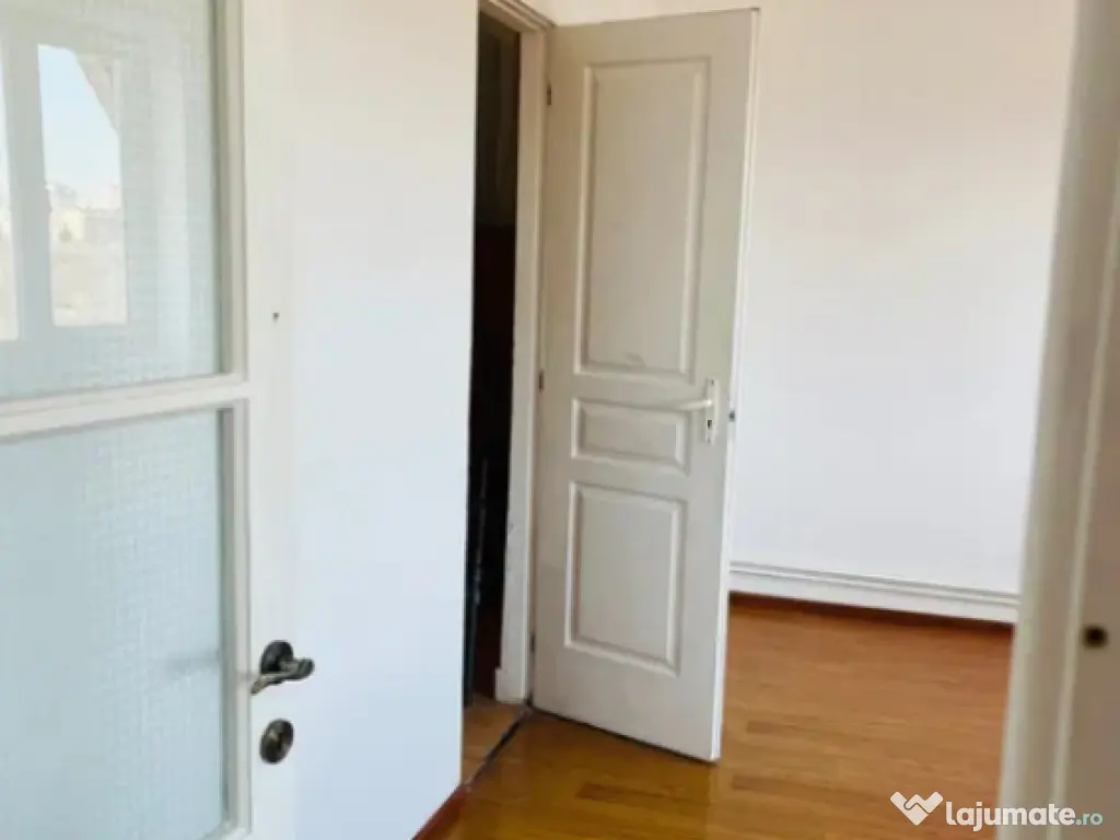 Apartament 2 camere, decomandat - zona Centrul Civic