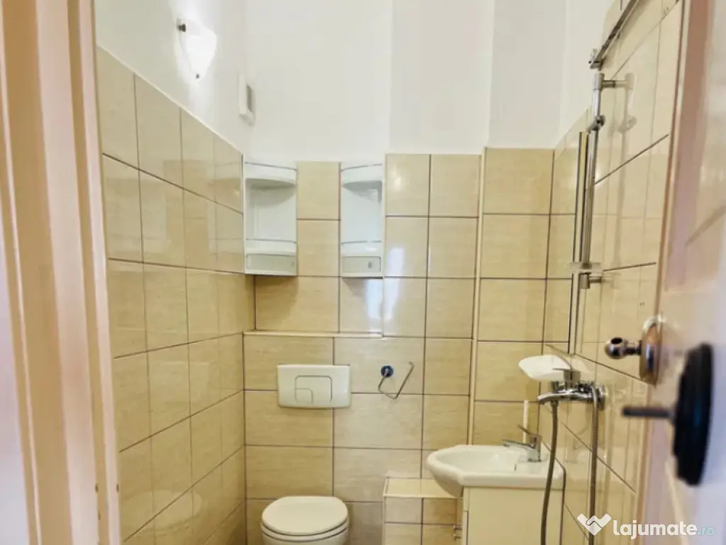 Apartament 2 camere, decomandat - zona Centrul Civic