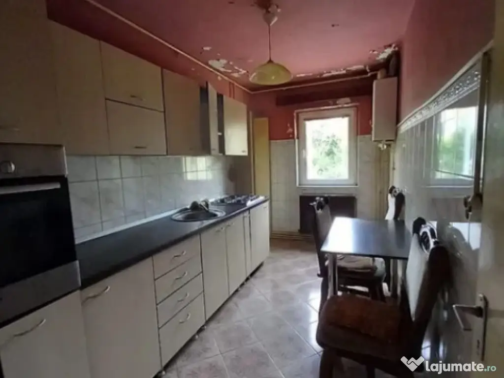 Apartament 2 camere, decomandat - zona Astra