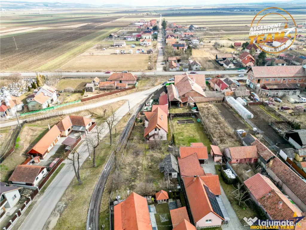 Pretabila si pentru 2familii:Vila duplex, Chilieni, Sfantu G 