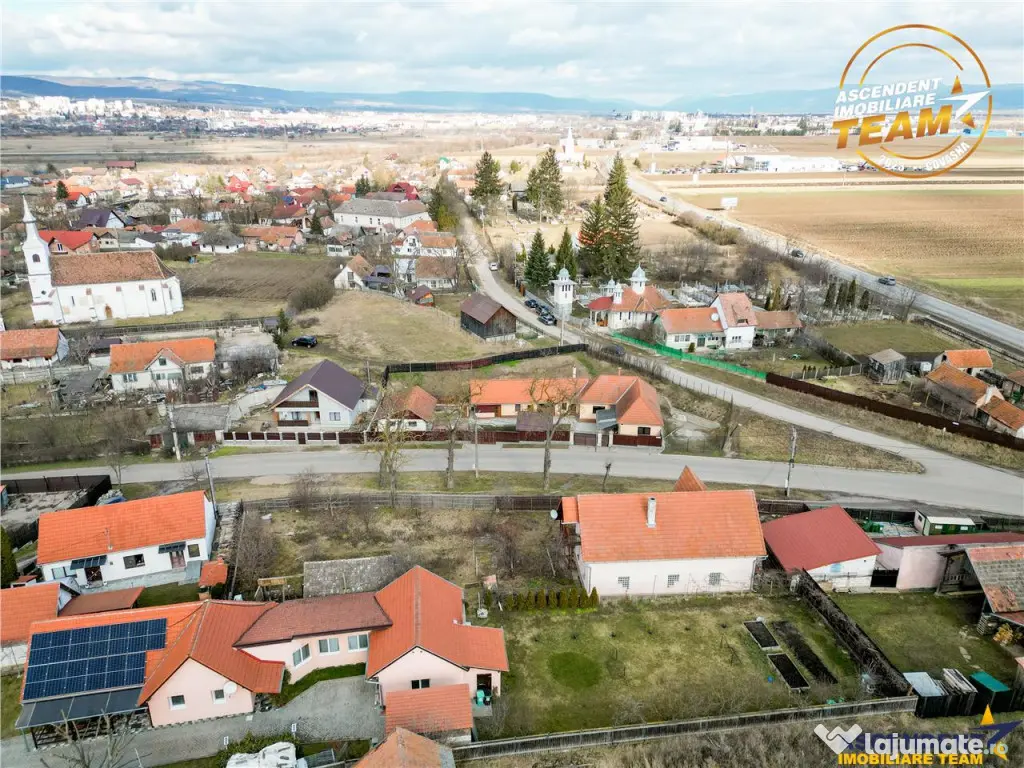 Pretabila si pentru 2familii:Vila duplex, Chilieni, Sfantu G 