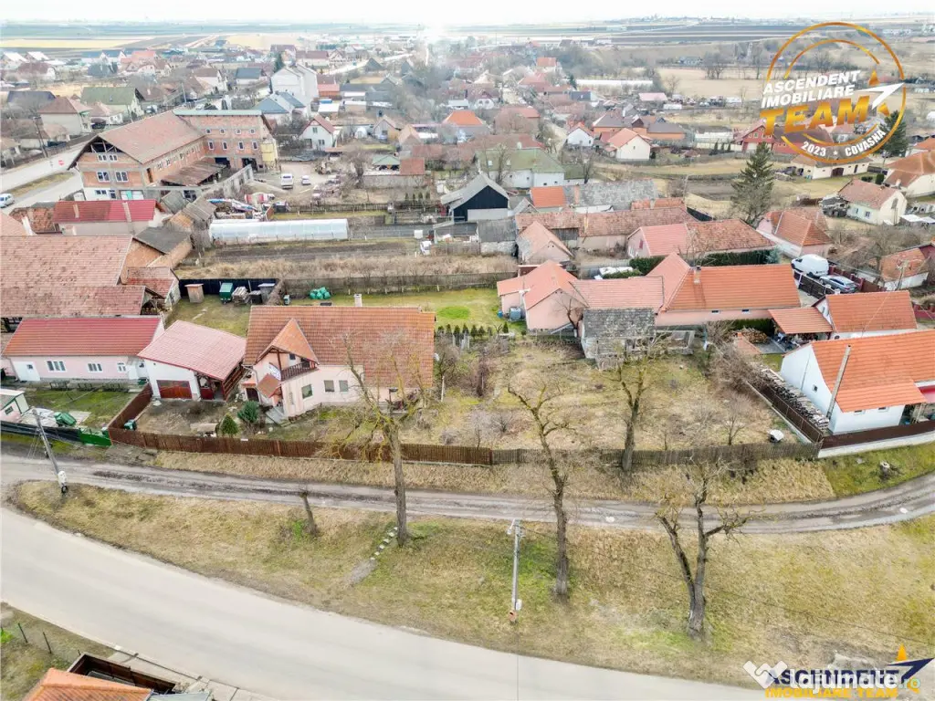 Pretabila si pentru 2familii:Vila duplex, Chilieni, Sfantu G 