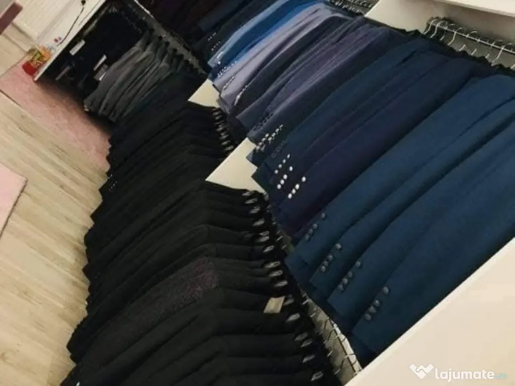 Lichidare de stoc,Vând en-gros un stoc de costume bărbați 