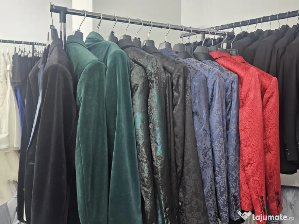 Lichidare de stoc,Vând en-gros un stoc de costume bărbați 