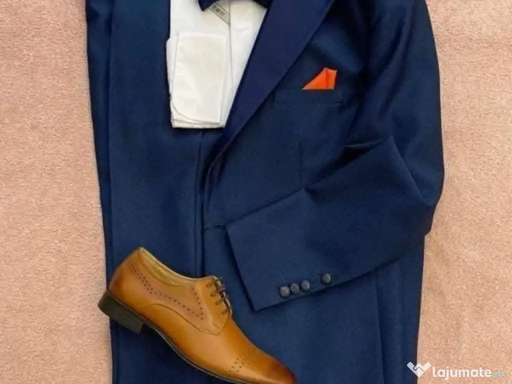 Lichidare de stoc,Vând en-gros un stoc de costume bărbați 