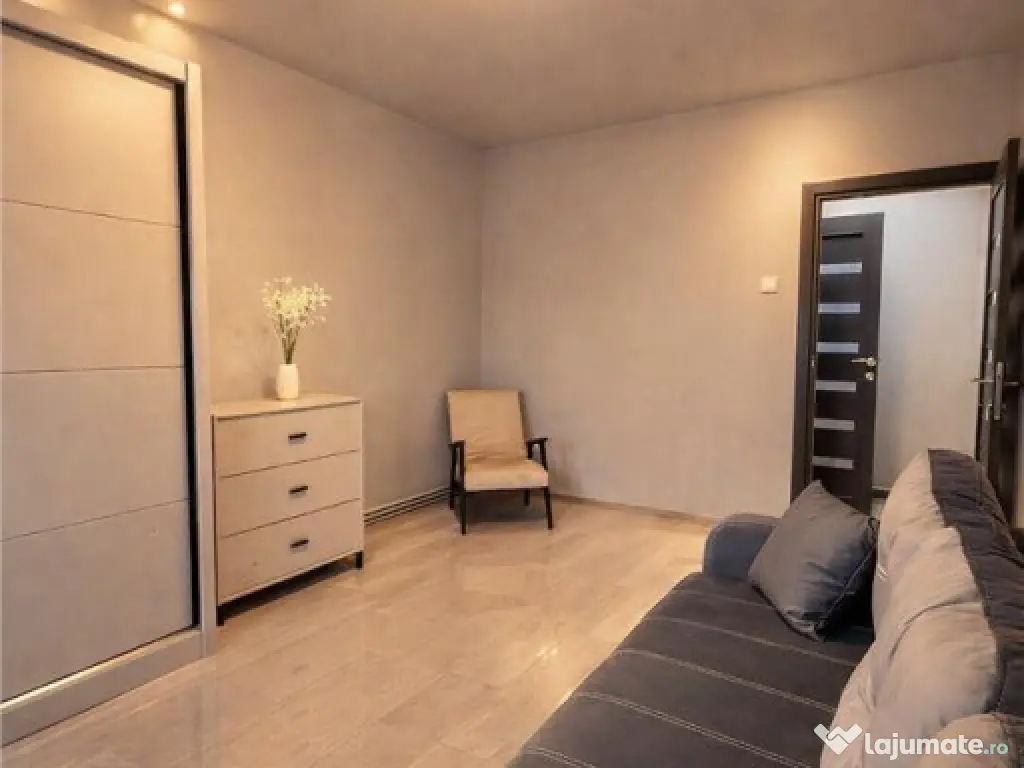 Garsoniera la prima , etaj1, mobilata, echipata, Tractorul, 