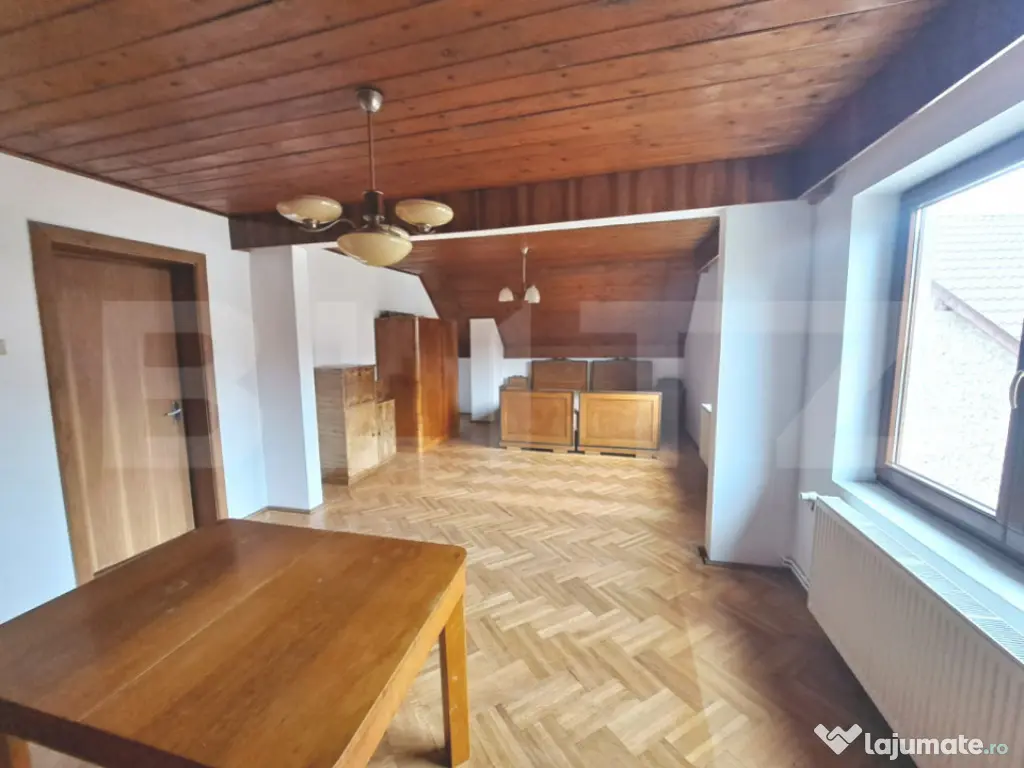 Vilă cu priveliște spre Tâmpa, în zonă liniștită din 