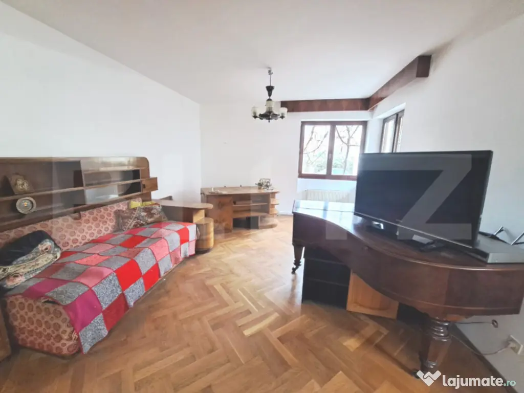 Vilă cu priveliște spre Tâmpa, în zonă liniștită din 