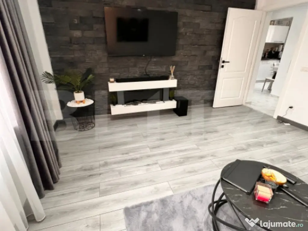 Apartament ultra central(pietonala)2 camere decomandat 