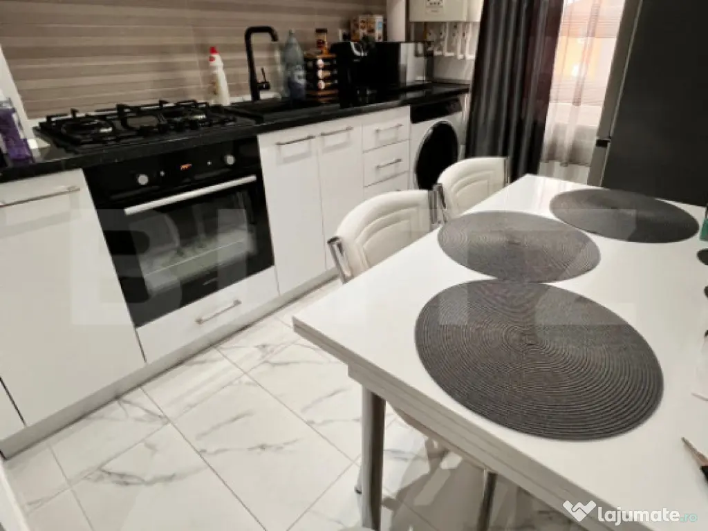 Apartament ultra central(pietonala)2 camere decomandat 