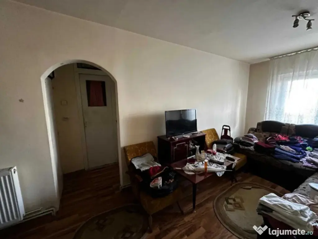 Apartament 3 camere, decomandat - zona Tractorul 