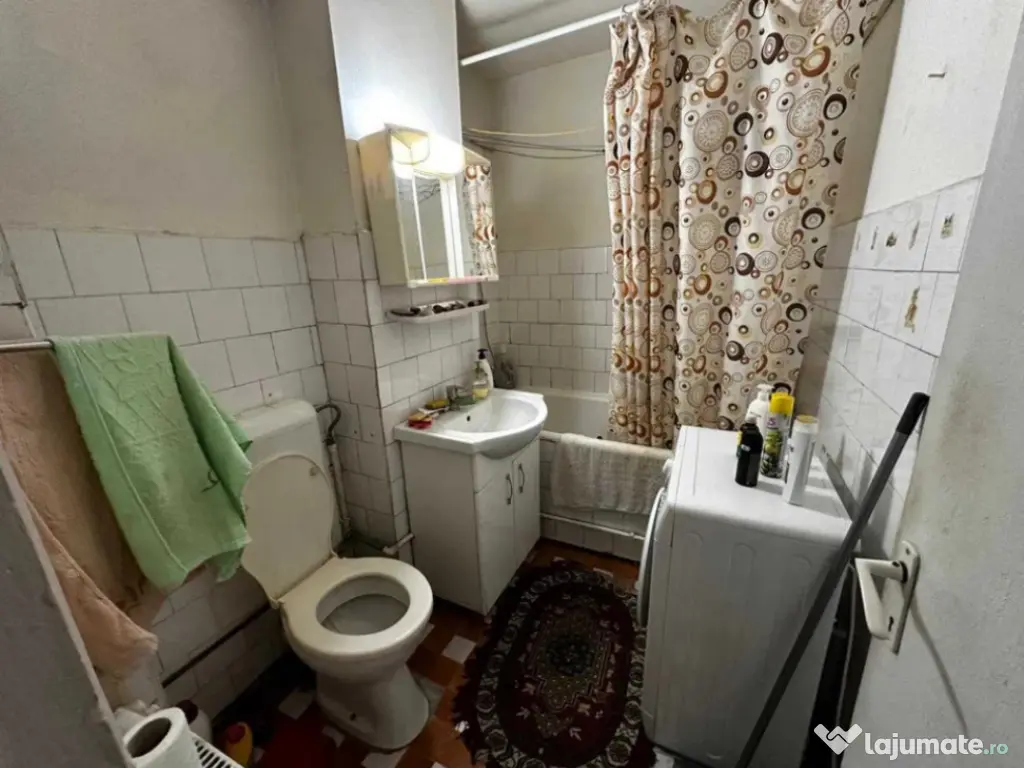 Apartament 3 camere, decomandat - zona Tractorul 