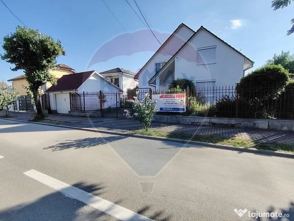 Casă / Vilă cu 8 camere de vânzare în zona Central 