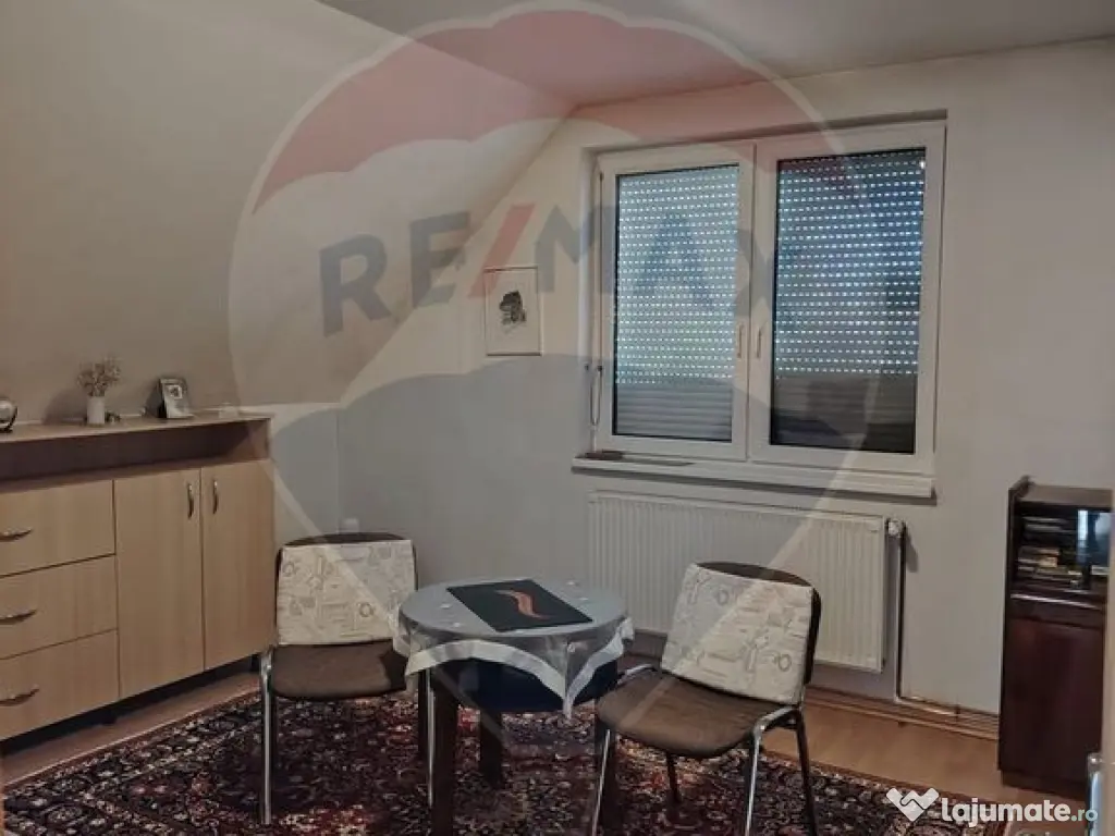 Casă / Vilă cu 8 camere de vânzare în zona Central 