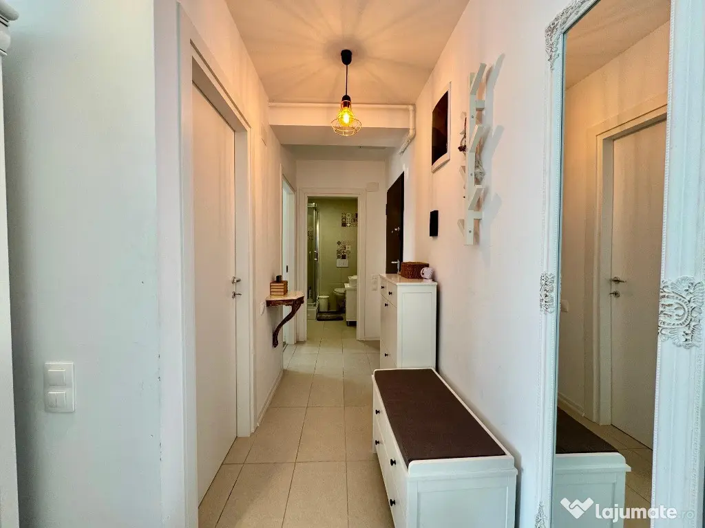 COSMOPOLIS - Apartament 2 camere tip studio, vedere piscina 