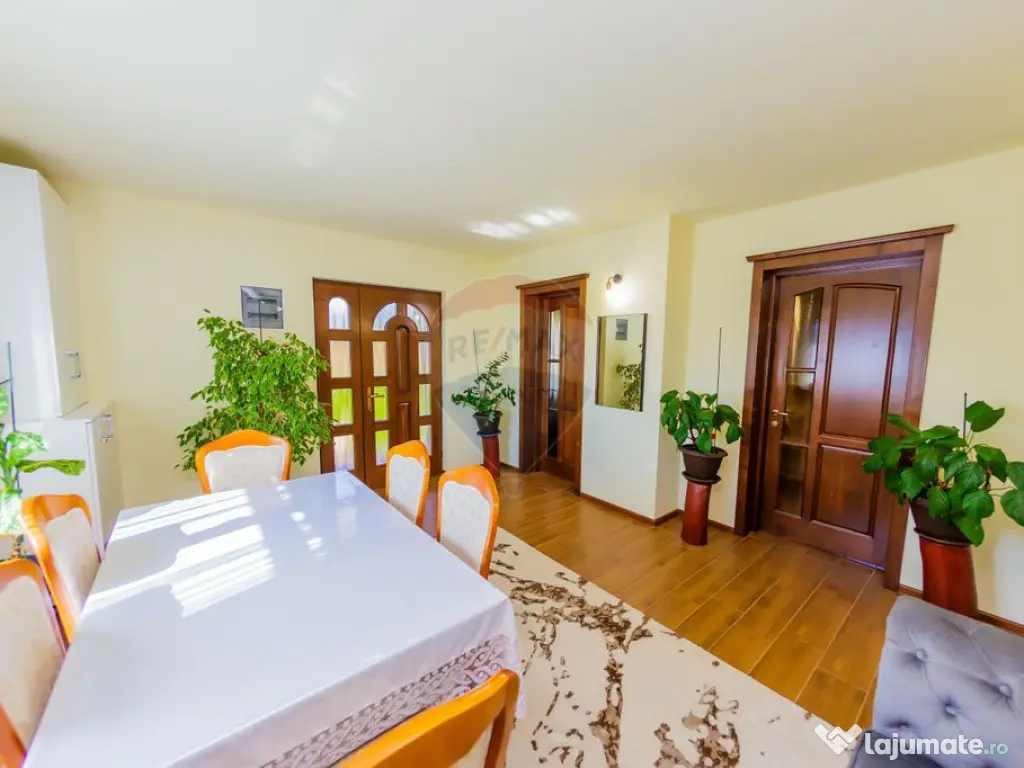 Casă cu 3 camere de vânzare