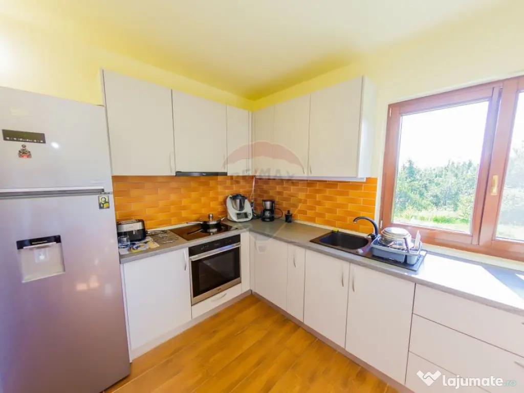 Casă cu 3 camere de vânzare