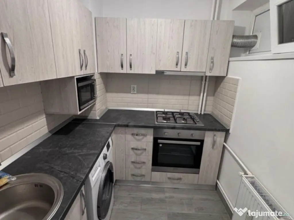 Obor etaj 4 moderna semidecomandat