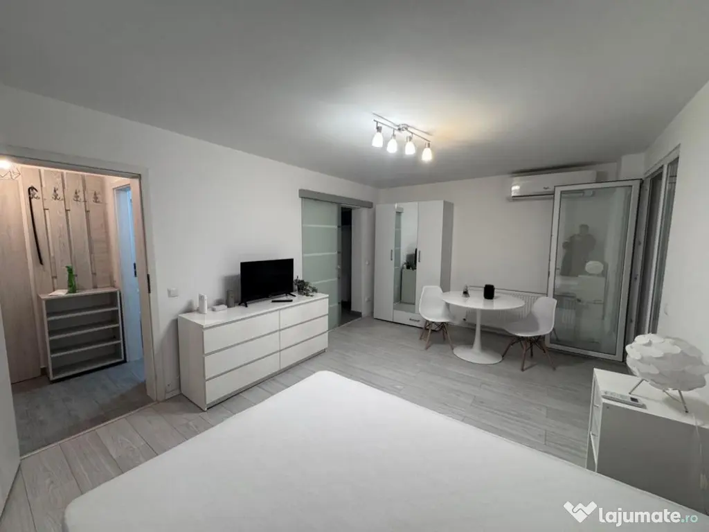 Obor etaj 4 moderna semidecomandat