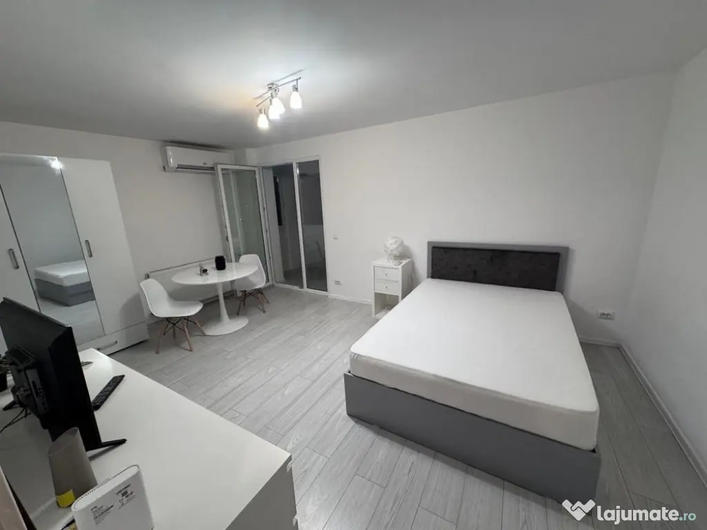 Obor etaj 4 moderna semidecomandat