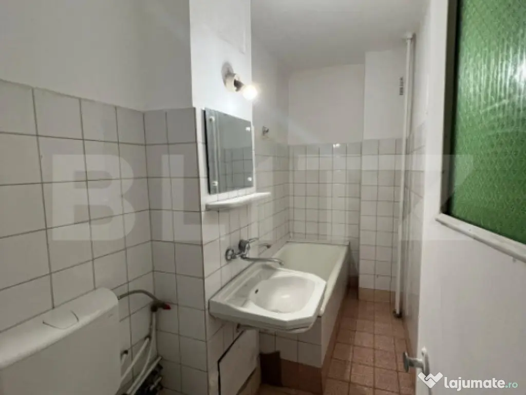 Apartament decomandat partial mobilat, 50 mp, etaj trei, zon 