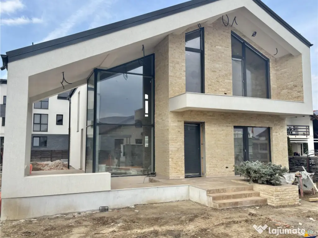 Vila moderna, unica prin design si arhitectura, la cheie, Sa