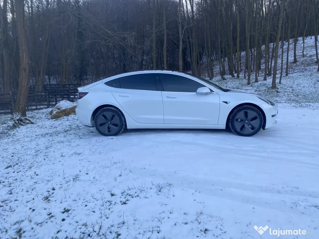 Tesla Model 3 SR plus 